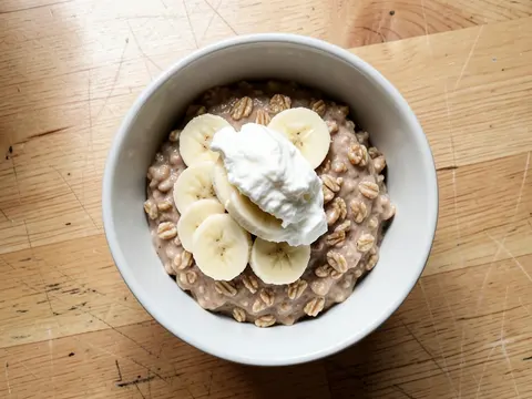 Oatmeal with quark and banana