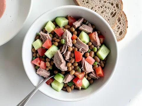 Tuna salad with beans